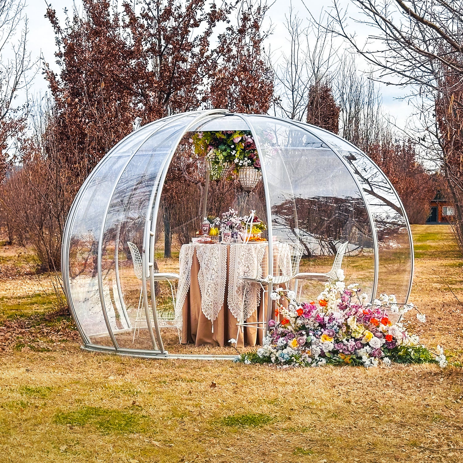 Secure your exclusive reservation inside one of our Underground Spirits Elegant Cocktail Domes at Floriade 2024. Immerse yourself in the timeless grace and charm of our beautifully styled domes, perfectly situated amidst the stunning Gin Garden. Experience the blooming beauty of Floriade while enjoying an intimate, luxurious setting that promises an unforgettable gin-tasting experience